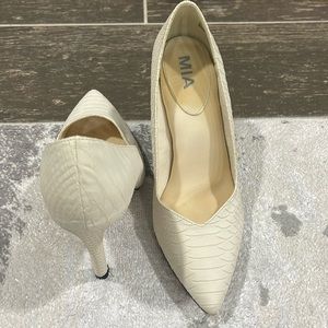 Great condition MIA shows in size 8.